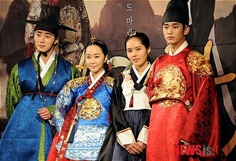 Traditional Costumes along the Silk Roads Hanbok: Korean Traditional Dress