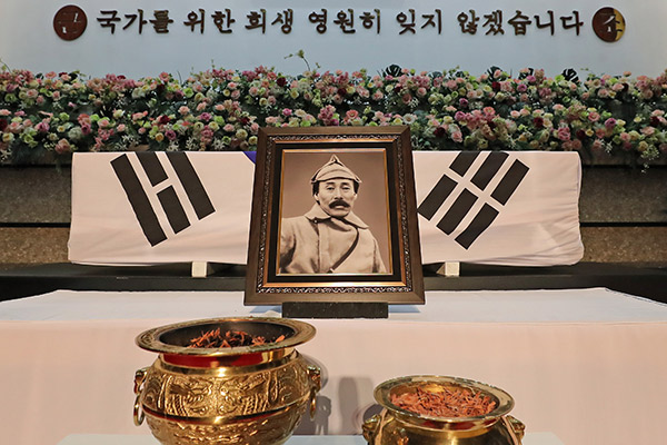 Remains of national hero return home after 78 years